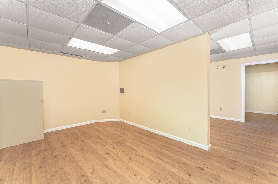 More Photos Of 540 E Main St, Branford Flex For Sale