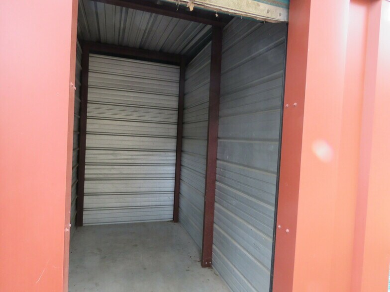 More Photos Of 2150 14th St NW, Chiefland Self Storage For Sale