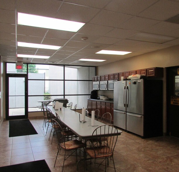 More Photos Of 5114 Railroad St, Deer Park Warehouse For Lease