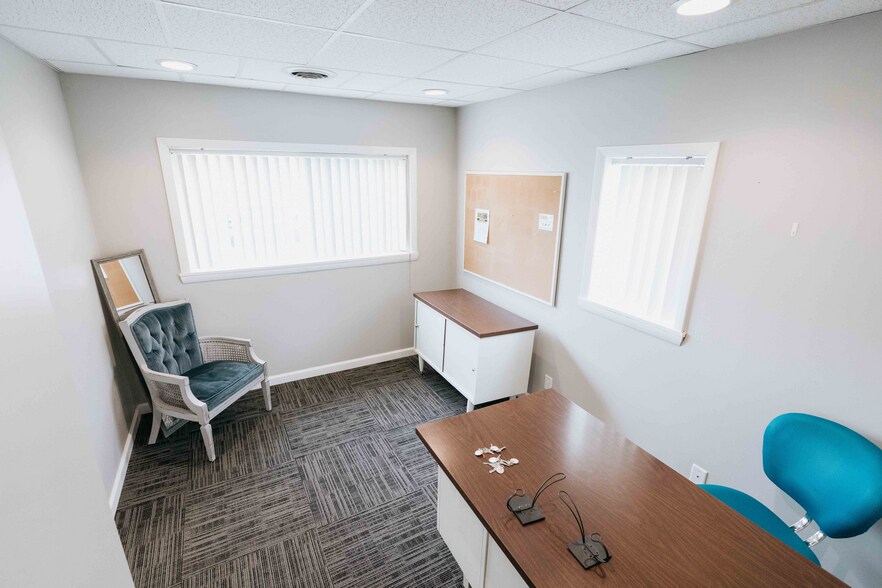 More Photos Of 2565 16th Ave, Columbus Light Manufacturing For Sale