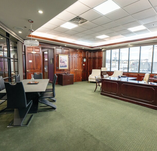 More Photos Of 210 N 78th St, Omaha Office For Sale