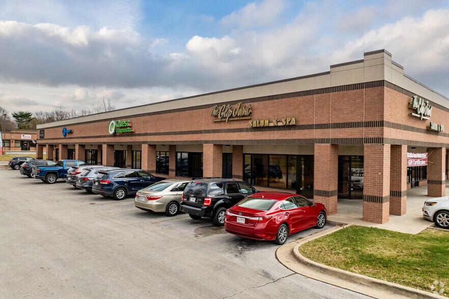 More Photos Of 3302-3354 S National Ave, Springfield Flex For Lease