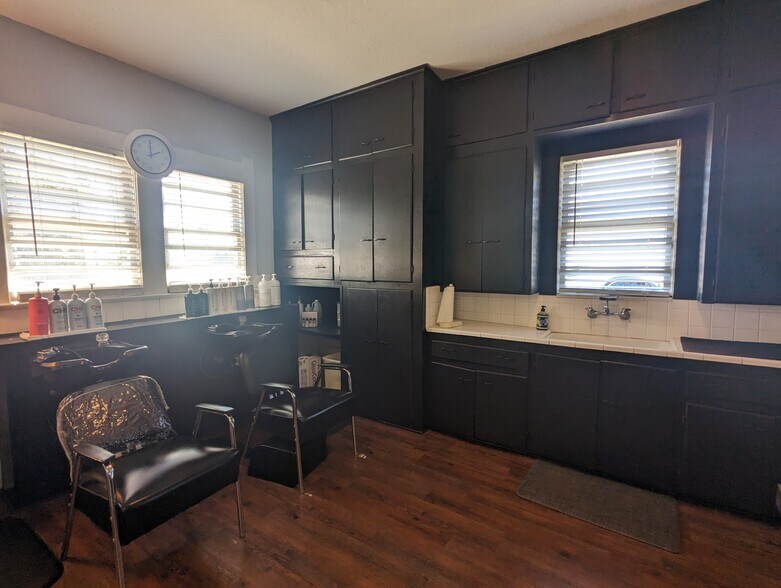More Photos Of 2671 Broadway, Beaumont Freestanding For Sale