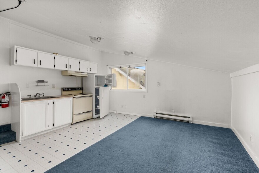 More Photos Of 1017 W Main St, Centralia Flex For Sale