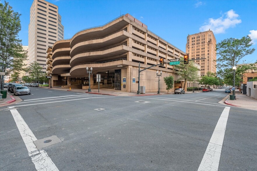 More Photos Of 400 Texas St, Shreveport Office For Sale