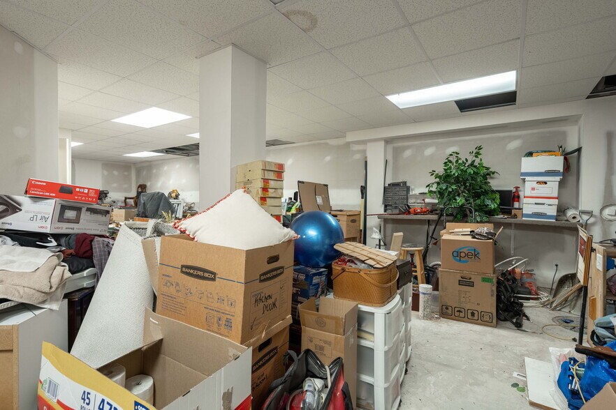 More Photos Of 206 E Liberty St, Milford Office For Sale