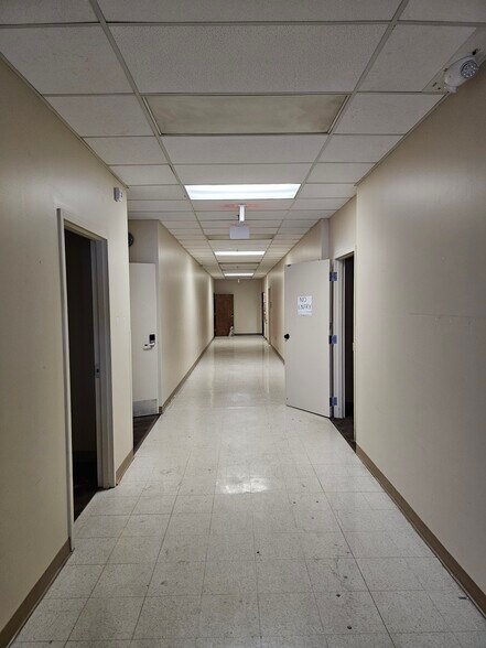 More Photos Of 1991 Northampton St, Easton Light Distribution For Lease