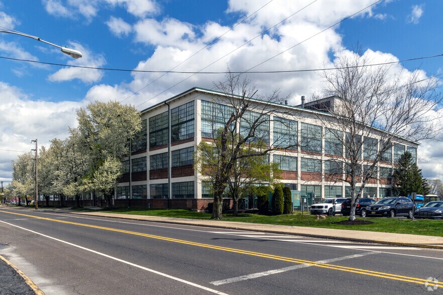 More Photos Of 1414 Radcliffe St, Bristol Office For Sale