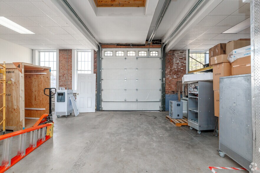 More Photos Of 3420 Maple Ave, Pulaski Warehouse For Sale
