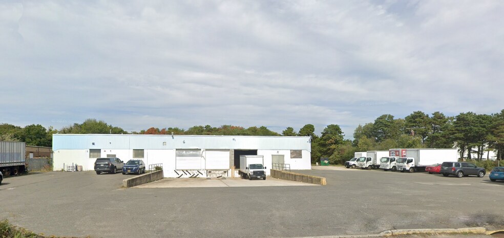 More Photos Of 1575 5th Industrial Ct, Bay Shore Warehouse For Lease
