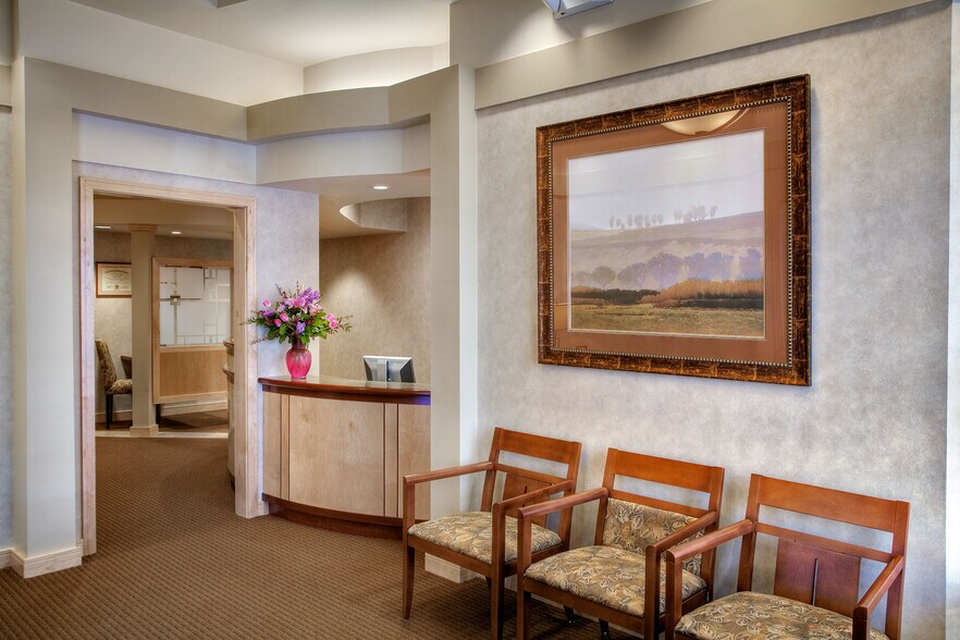 More Photos Of 124 W Merchant St, Audubon Medical For Sale