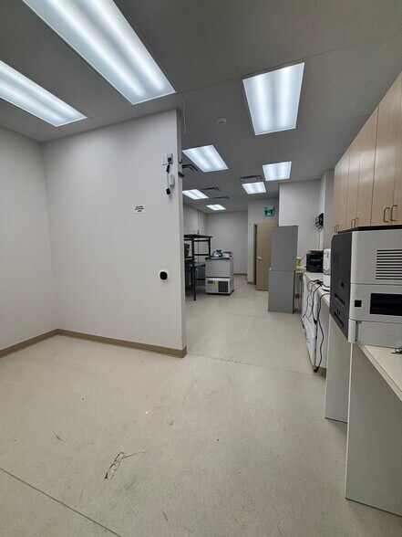 More Photos Of 805-863 Browns Line, Toronto Unknown For Lease