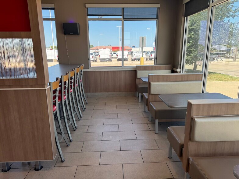 More Photos Of 3030 W Washington St, Stephenville Fast Food For Sale
