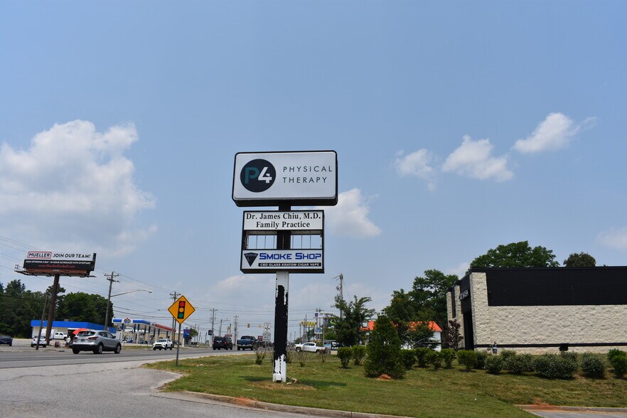 More Photos Of 1760 Decherd Blvd, Decherd Medical For Lease