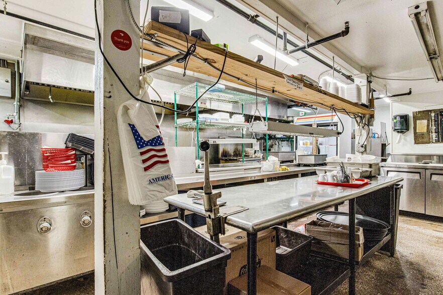 More Photos Of 131 New Warrington Rd, Pensacola Restaurant For Sale