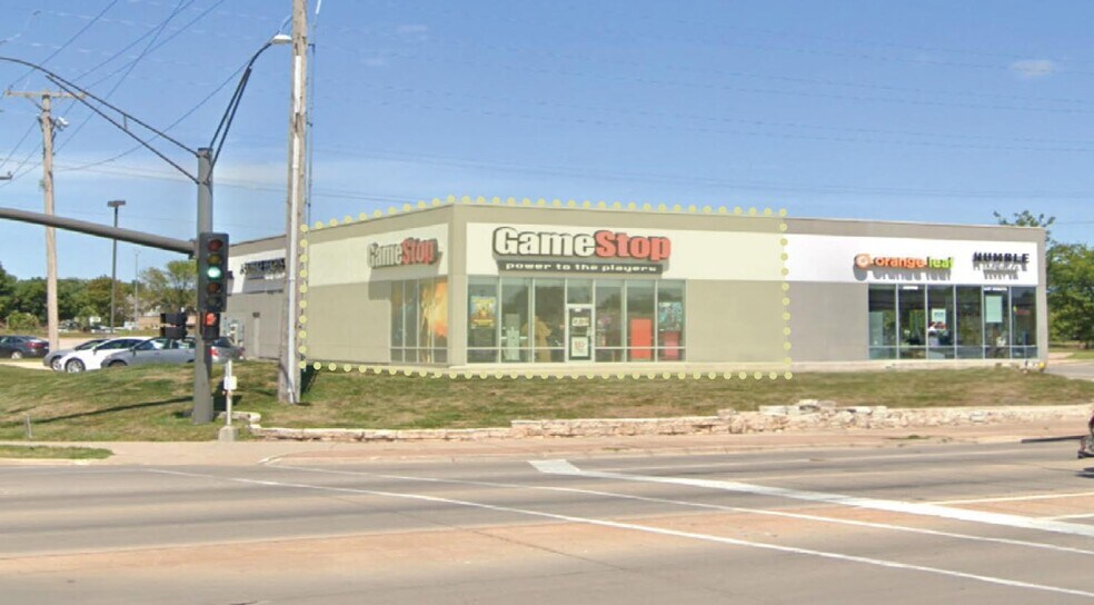 Primary Photo Of 637 Lincoln Way, Ames General Retail For Sale
