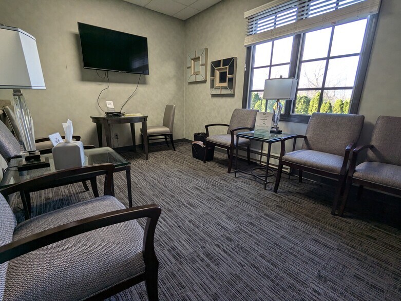 More Photos Of 170 W 106th St, Carmel Medical For Sale