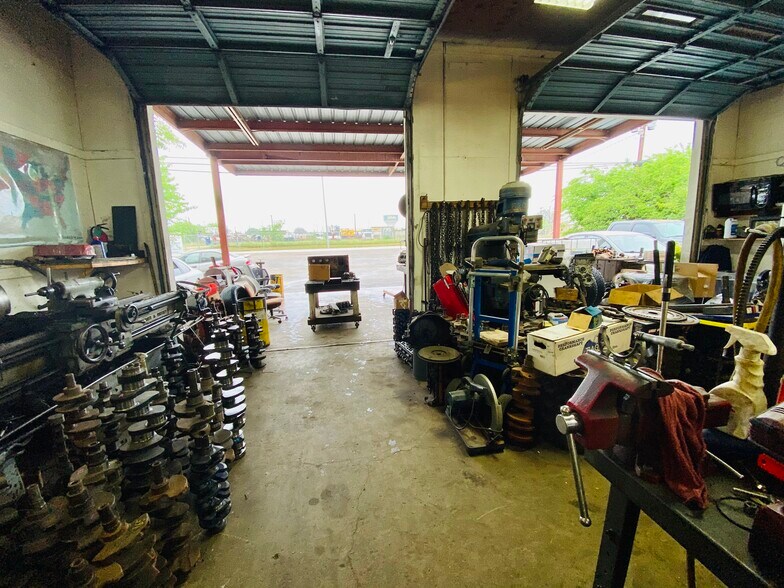 More Photos Of 1160 W Goforth St, Buda Auto Repair For Sale