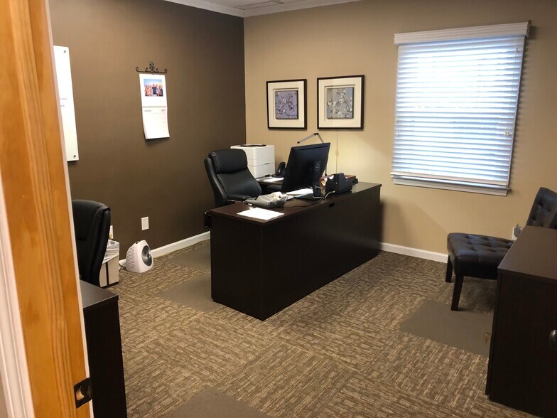 More Photos Of 44 N Girls School Rd, Indianapolis Office For Sale