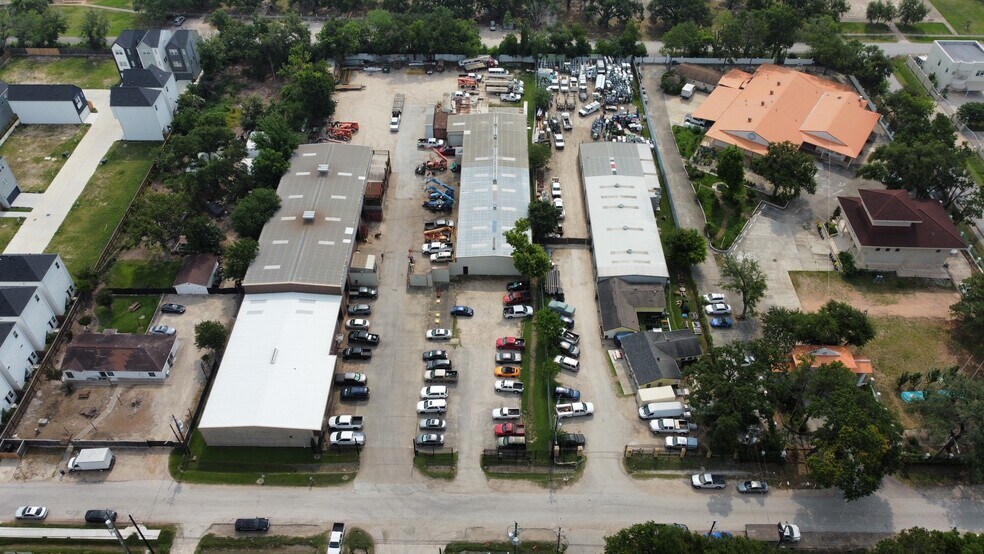 More Photos Of 2216 Pech Rd, Houston Warehouse For Sale