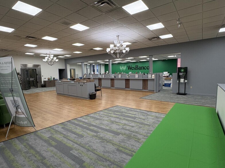 More Photos Of 128 S Main St, Lawrenceburg Freestanding For Sale