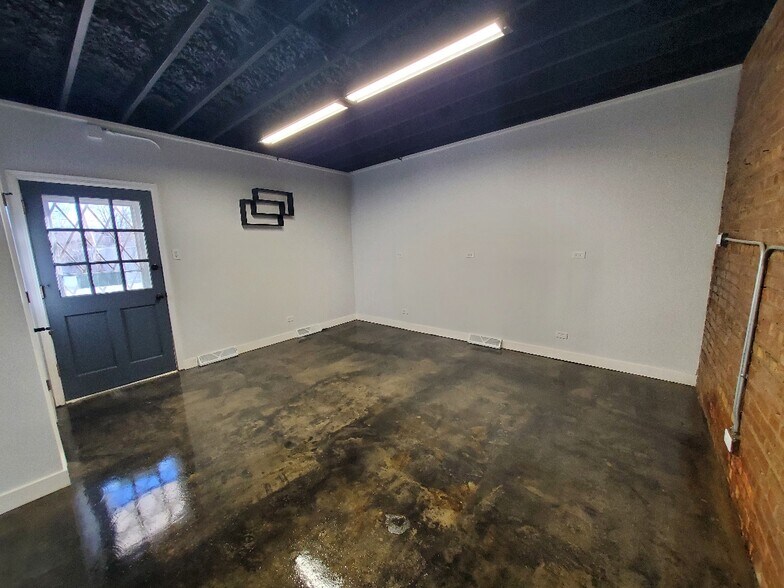 More Photos Of 18159 Dixie Hwy, Homewood Storefront Retail Office For Sale