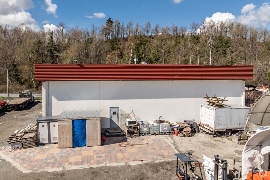 More Photos Of 990 Riverside Rd, Abbotsford Distribution For Sale