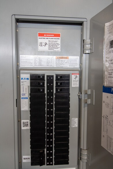 More Photos Of 1303 W Chestnut St, Union City Warehouse For Lease