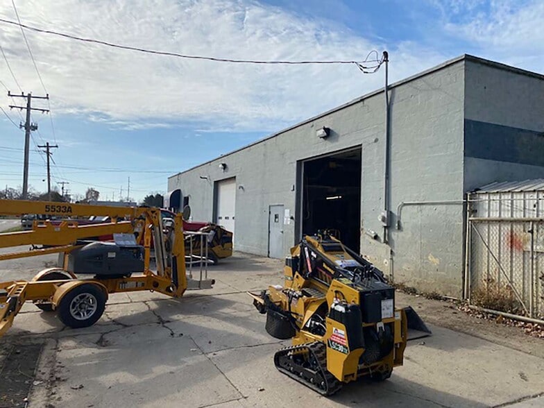 More Photos Of 2415 S Byrne Rd, Toledo Showroom For Sale