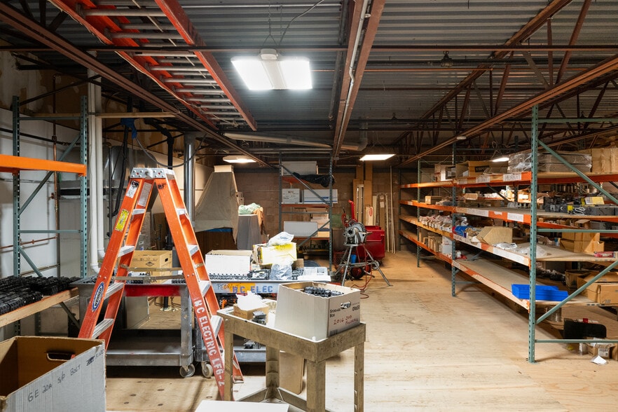 More Photos Of 104 Longwater Dr, Norwell Light Distribution For Sale