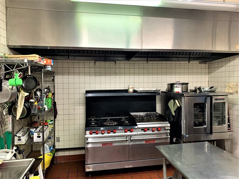 More Photos Of 1208 Laurel St, Columbia Freestanding For Sale