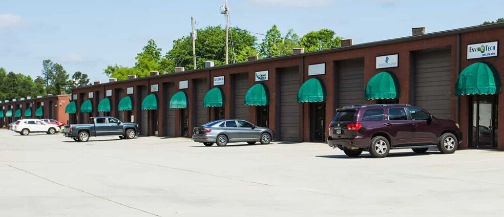 More Photos Of 390 W Pike St, Lawrenceville Warehouse For Lease