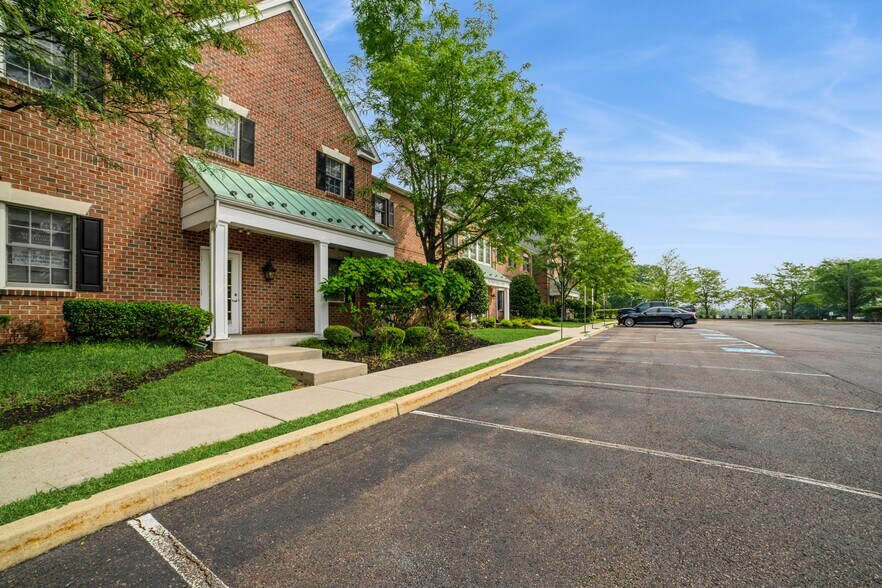 More Photos Of 54 Friends Ln, Newtown Office For Sale