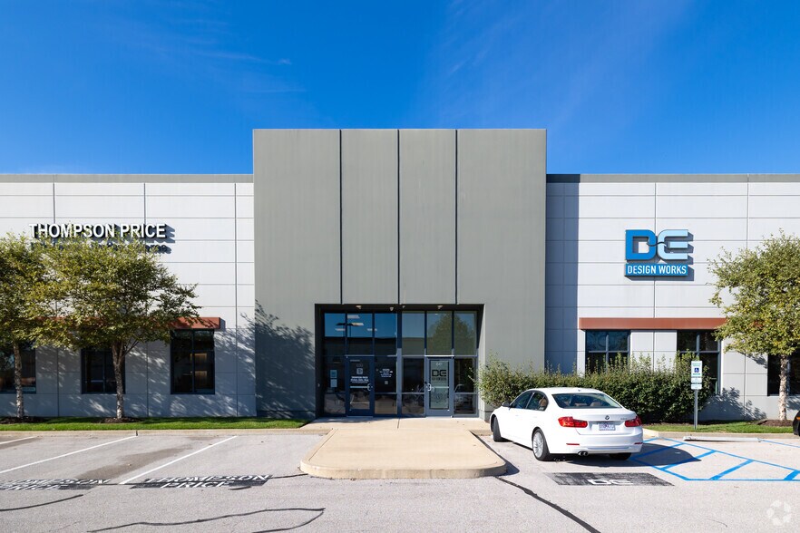 More Photos Of 673-675 Spirit Valley Central Dr, Chesterfield Warehouse For Sale