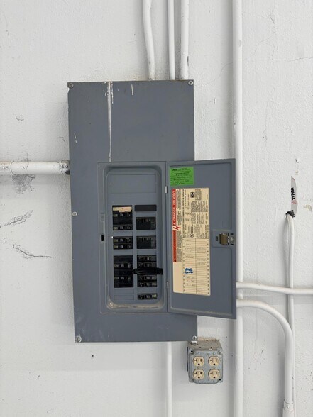 More Photos Of 1018 3rd Ave, Worthington General Retail For Sale