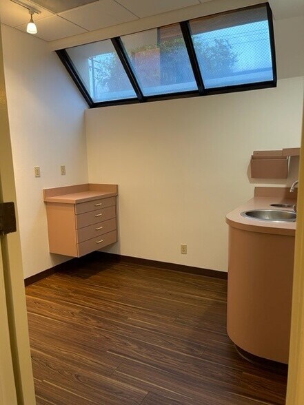 More Photos Of 2329 Oak Park Ln, Santa Barbara Medical For Lease