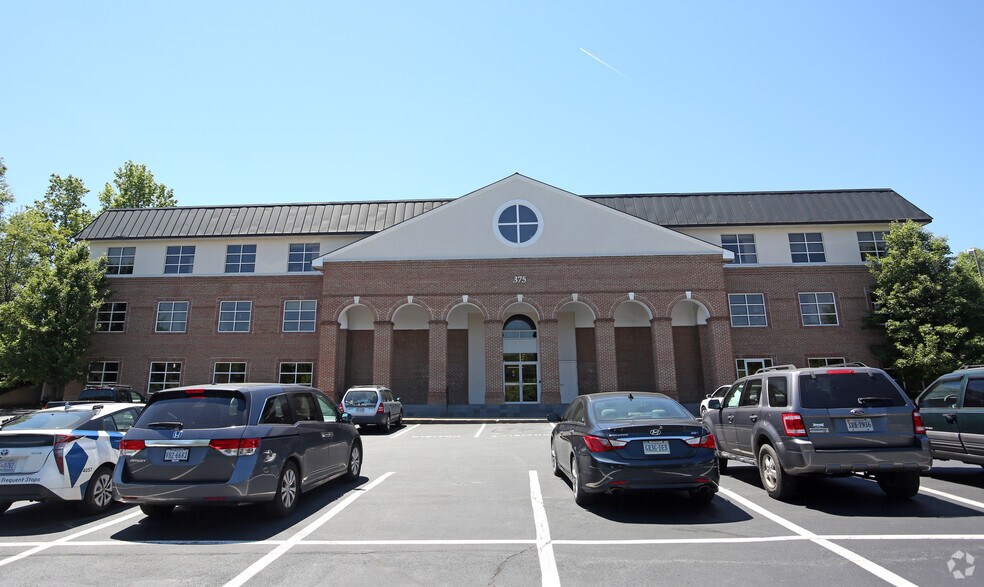 More Photos Of 375 Greenbrier Dr, Charlottesville Office For Lease