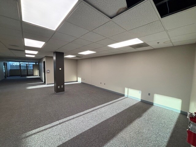 More Photos Of 610 E Walnut St, Evansville Office For Sale