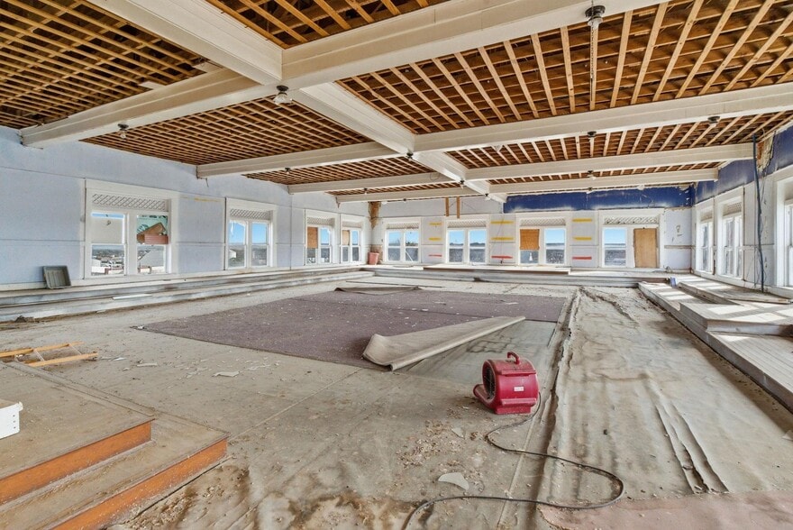 More Photos Of 100 W Central Ave, Comanche Flex For Sale