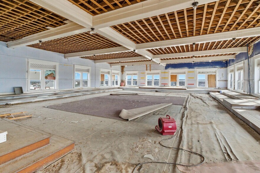 More Photos Of 100 W Central Ave, Comanche General Retail For Sale