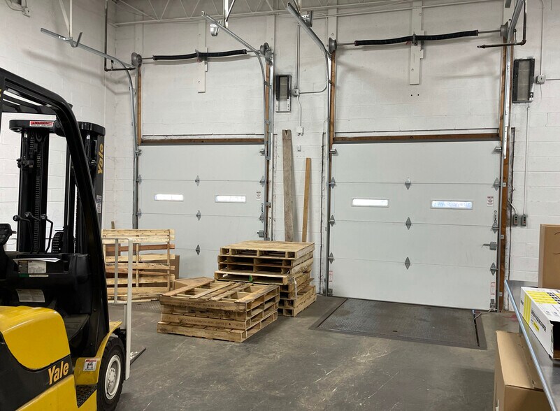 More Photos Of 1480 Huntington Ave, Calumet City Warehouse For Lease