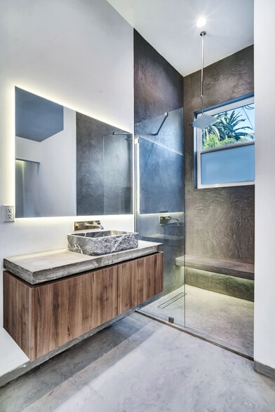 More Photos Of 1447 11th St, Santa Monica Office Residential For Lease