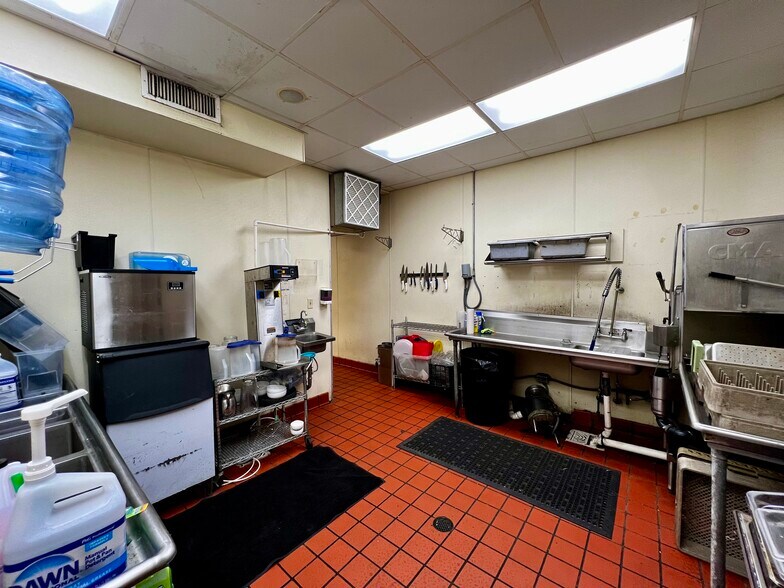 More Photos Of 117 Walnut St, Hattiesburg Restaurant For Sale