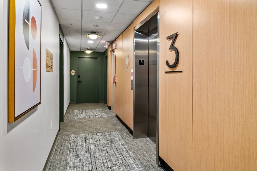 More Photos Of 27 S Squirrel Rd, Auburn Hills Coworking Space