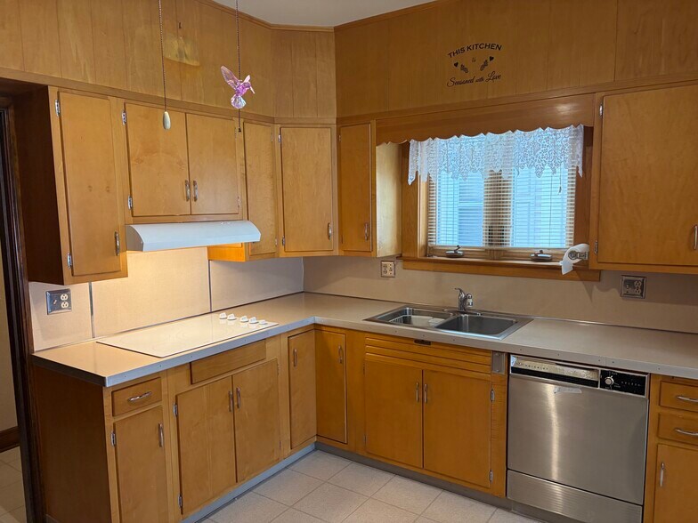 More Photos Of 1031 Columbus Ave, Sandusky Flex For Sale