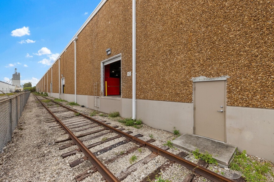 More Photos Of 12300 NW 32nd Ave, Miami Warehouse For Lease