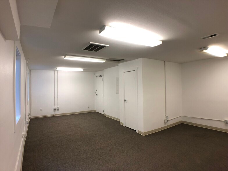 More Photos Of 1733-1737 SE Morrison St, Portland Apartments For Lease