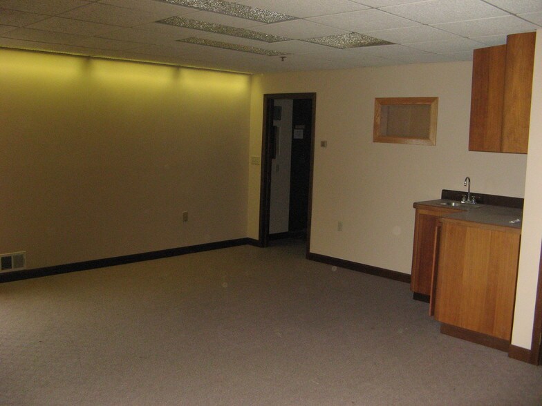 More Photos Of 160 W Park St, Gillett Warehouse For Sale