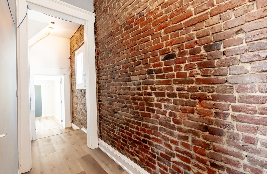More Photos Of 1032 Story Ave, Louisville Bar For Lease