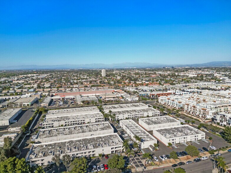 More Photos Of 711 W 17th St, Costa Mesa Light Manufacturing For Lease